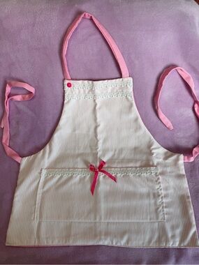 Handmade Reversible Girls Apron – Pastel colors with Lace and Bow